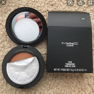 Max studio tech foundation